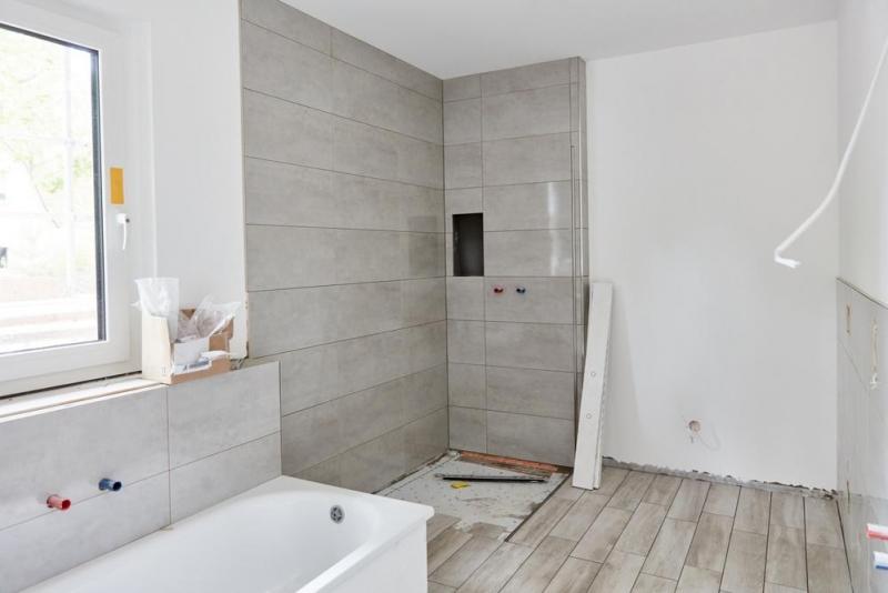 Cr&eacute;er une salle de bains &agrave; &Eacute;chirolles : quels travaux pr&eacute;voir ?